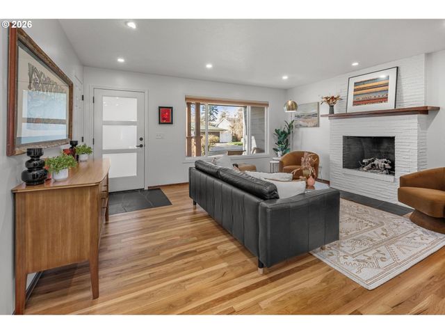 13562 Sw 63RD Pl, Portland, OR 97219