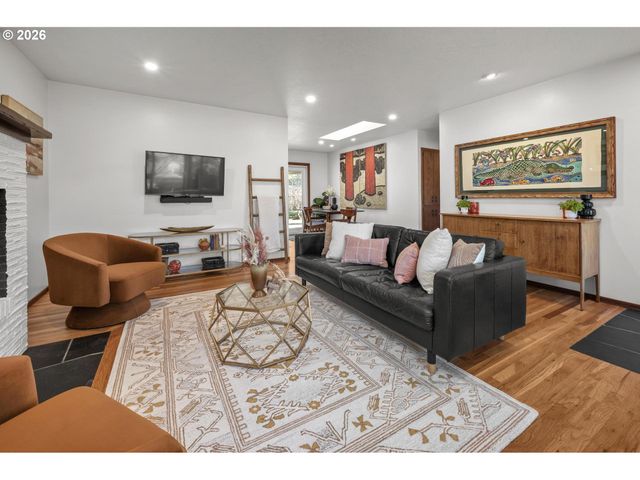 13562 Sw 63RD Pl, Portland, OR 97219