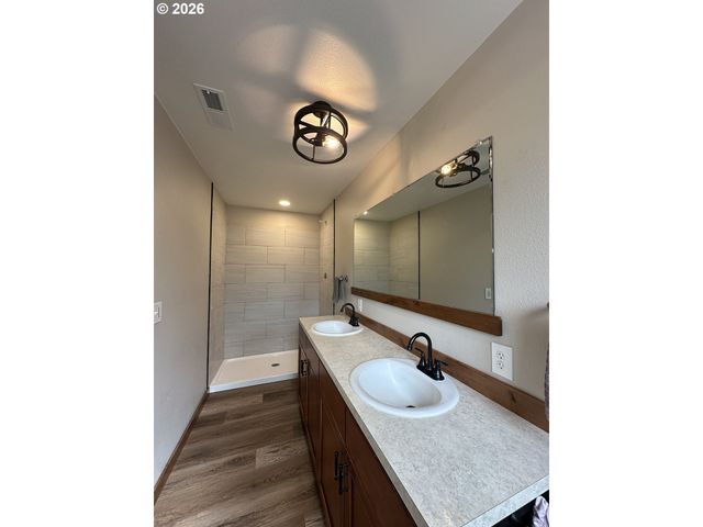 457 MCNICKOLS Rd, Goldendale, WA 98620