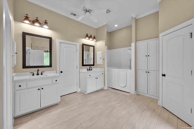 1702 FAWN BLF, San Antonio, TX 78248