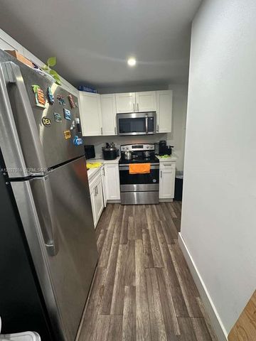 685 SW 7th Ter, Dania Beach, FL 33004