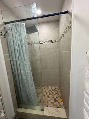 685 SW 7th Ter, Dania Beach, FL 33004