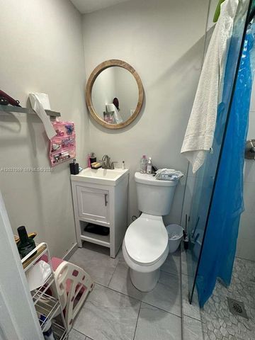685 SW 7th Ter, Dania Beach, FL 33004