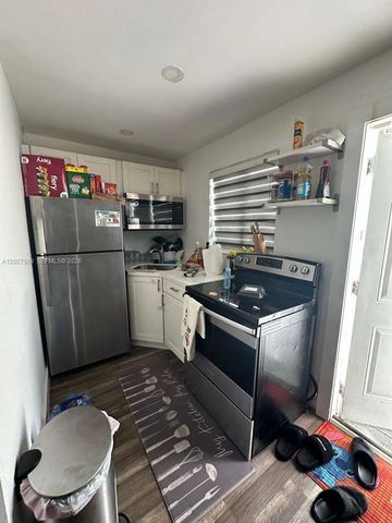 685 SW 7th Ter, Dania Beach, FL 33004