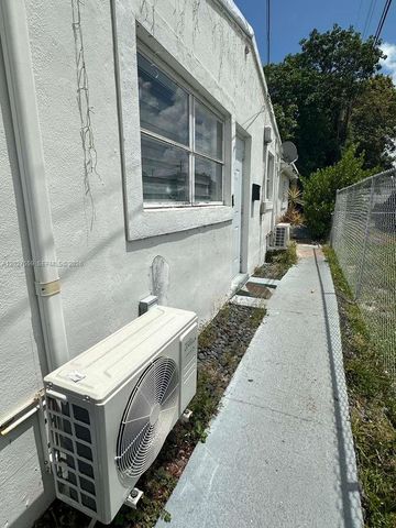 685 SW 7th Ter, Dania Beach, FL 33004