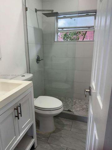 685 SW 7th Ter, Dania Beach, FL 33004