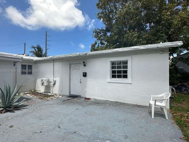 685 SW 7th Ter, Dania Beach, FL 33004