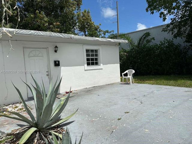 685 SW 7th Ter, Dania Beach, FL 33004