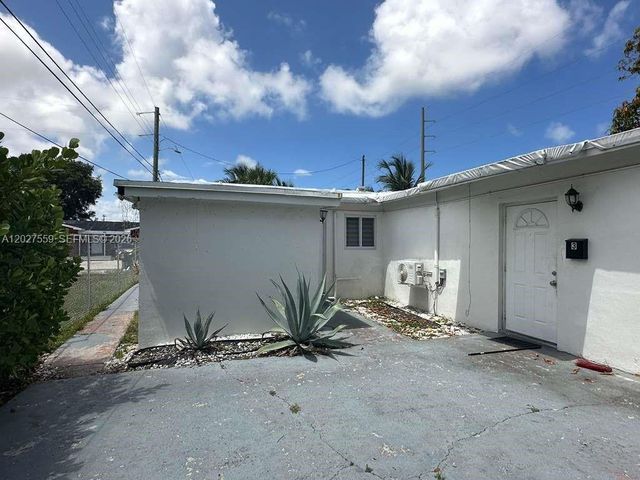 685 SW 7th Ter, Dania Beach, FL 33004
