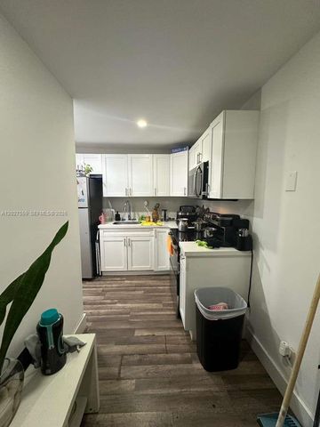 685 SW 7th Ter, Dania Beach, FL 33004