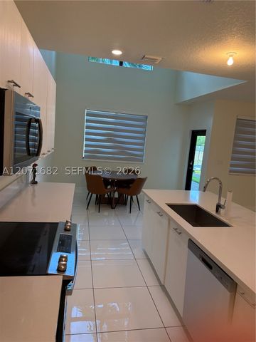 4640 NW 84 16, Doral, FL 33166