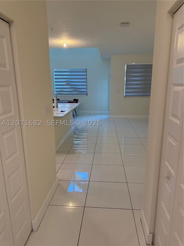 4640 NW 84 16, Doral, FL 33166