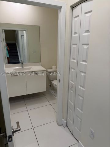 4640 NW 84 16, Doral, FL 33166