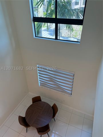 4640 NW 84 16, Doral, FL 33166