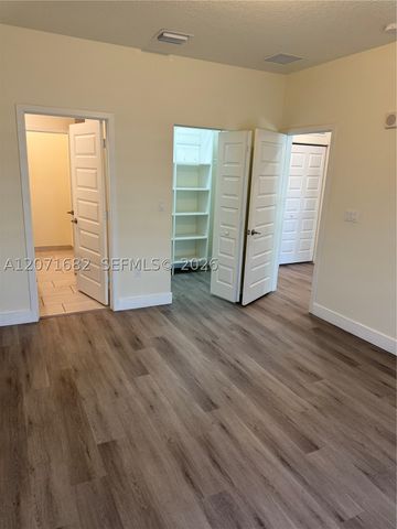 4640 NW 84 16, Doral, FL 33166