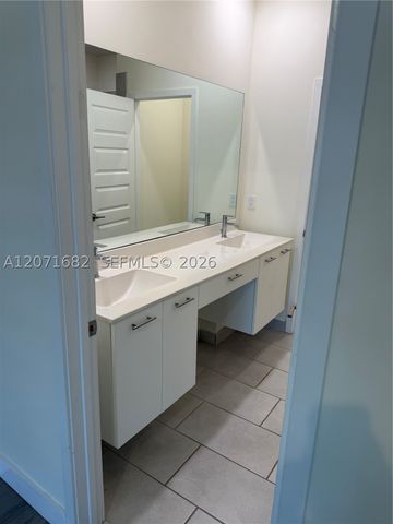 4640 NW 84 16, Doral, FL 33166