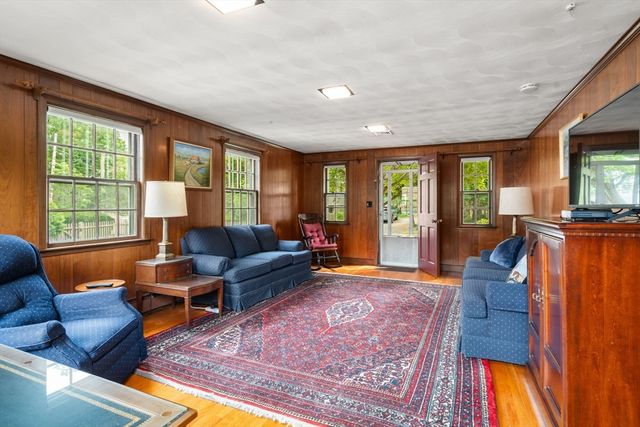 40 Cape Cod Ln, Milton, MA 02186