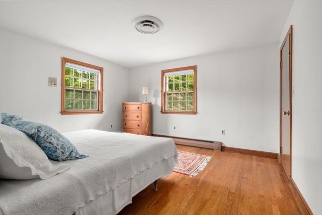40 Cape Cod Ln, Milton, MA 02186
