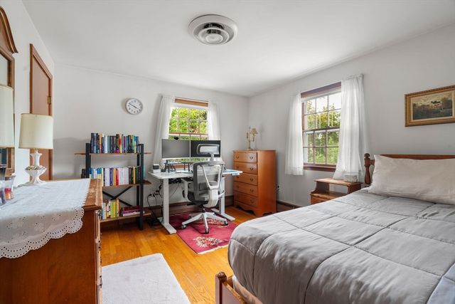 40 Cape Cod Ln, Milton, MA 02186