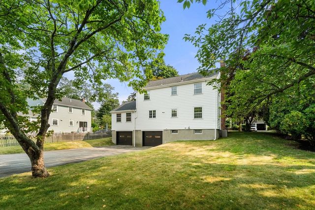 40 Cape Cod Ln, Milton, MA 02186