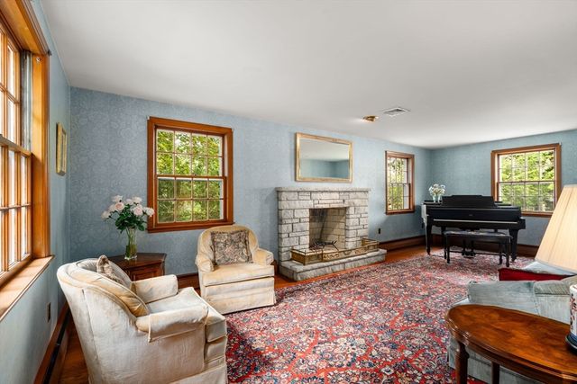 40 Cape Cod Ln, Milton, MA 02186