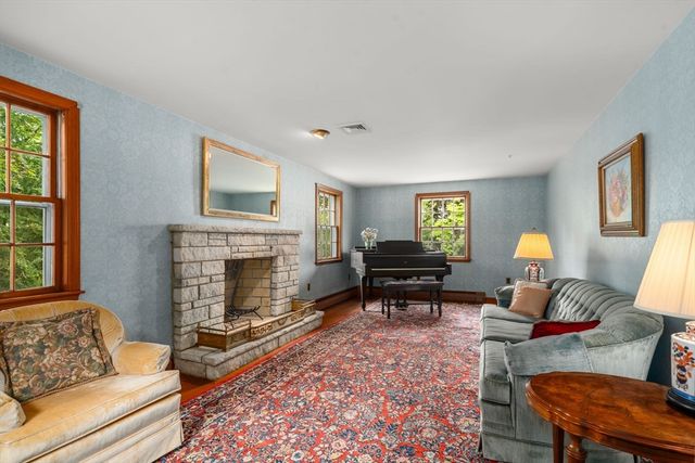 40 Cape Cod Ln, Milton, MA 02186
