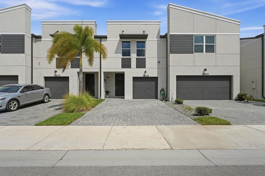 Image 1 of property listing at 3905 SE Mentmore Lane, Stuart, FL 34997