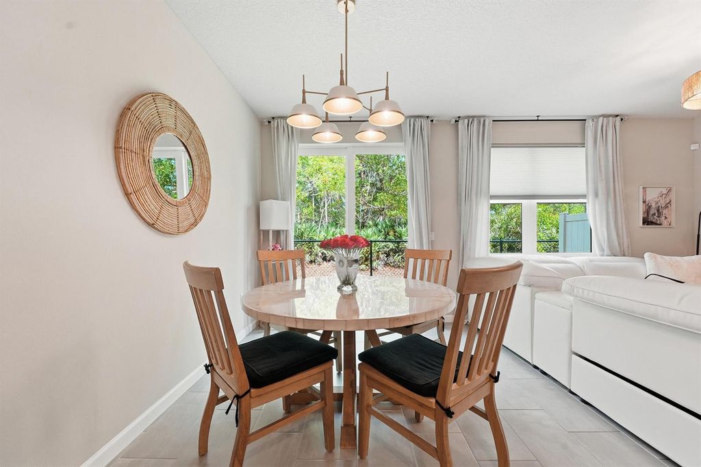 Image 10 of property listing at 3905 SE Mentmore Lane, Stuart, FL 34997