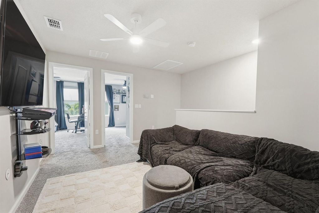 Image 13 of property listing at 3905 SE Mentmore Lane, Stuart, FL 34997