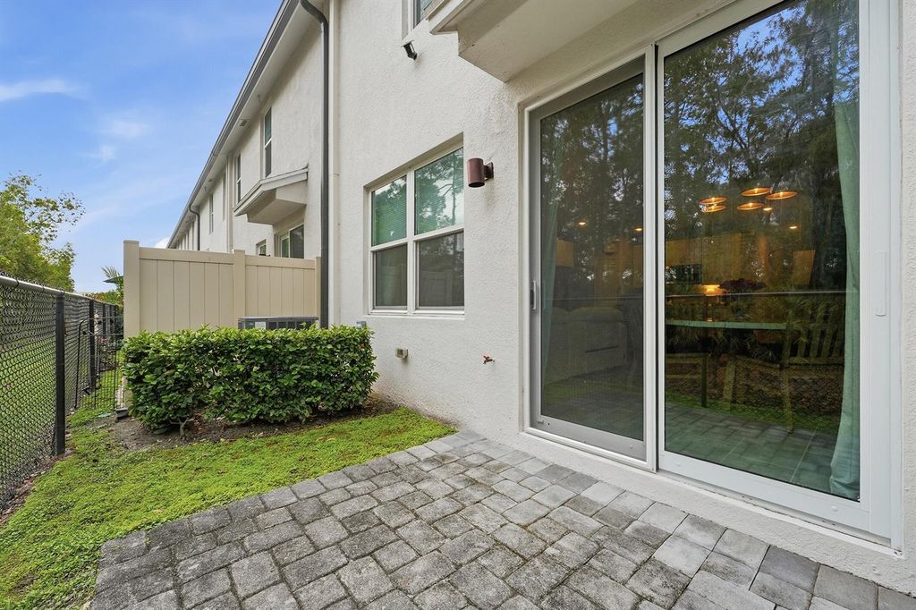 Image 29 of property listing at 3905 SE Mentmore Lane, Stuart, FL 34997