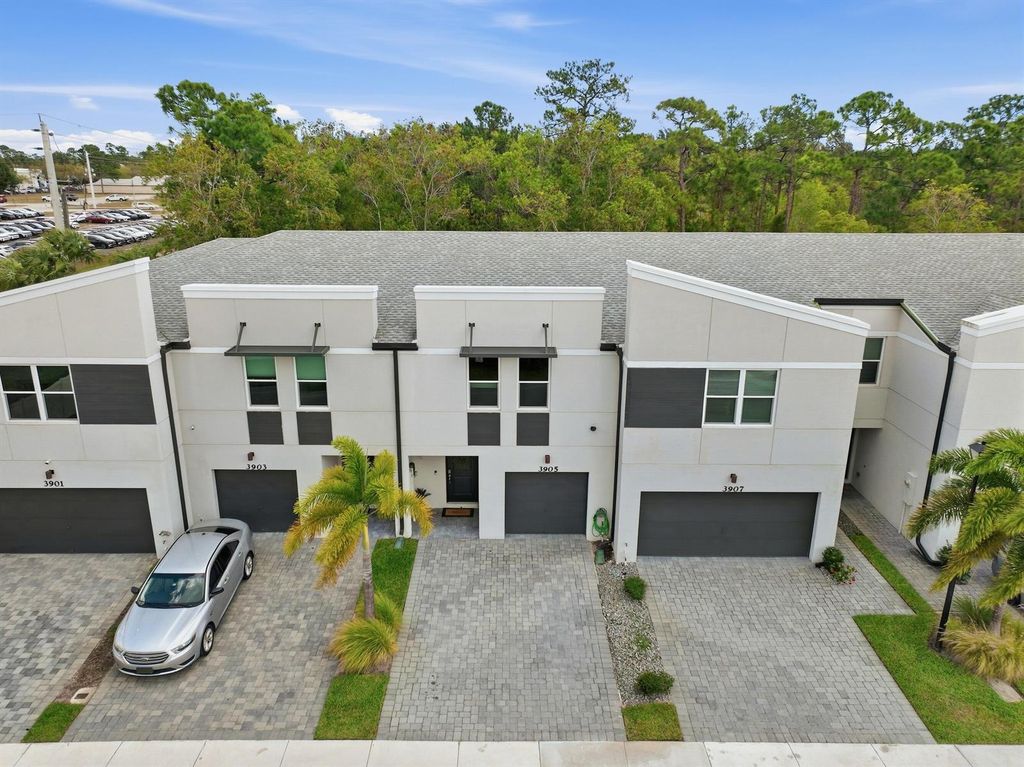 Image 31 of property listing at 3905 SE Mentmore Lane, Stuart, FL 34997