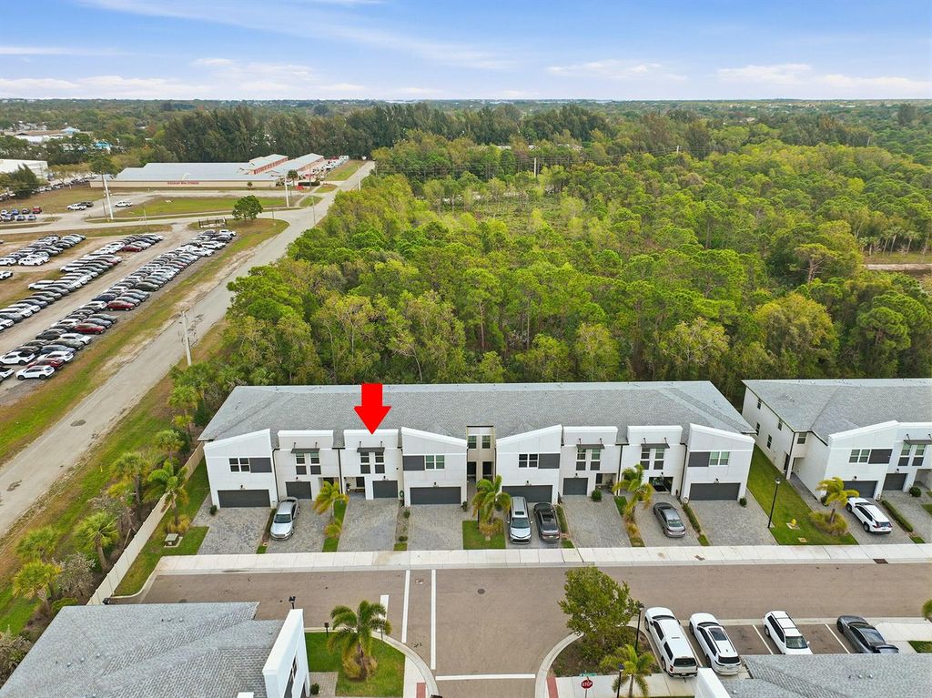 Image 33 of property listing at 3905 SE Mentmore Lane, Stuart, FL 34997