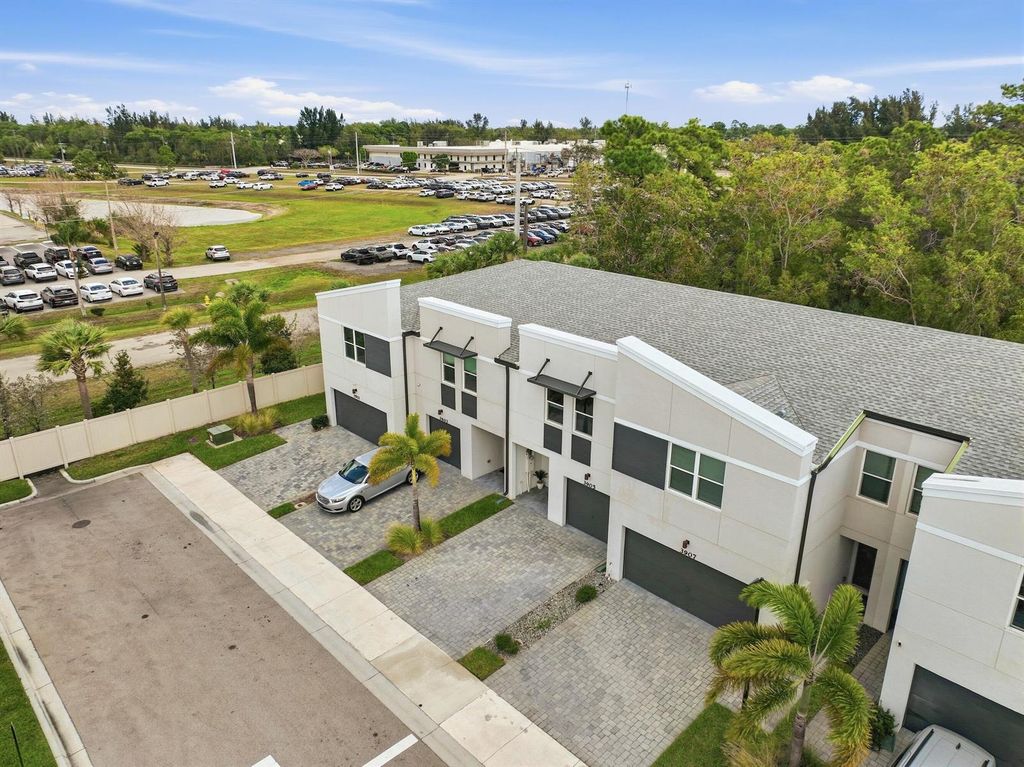 Image 34 of property listing at 3905 SE Mentmore Lane, Stuart, FL 34997