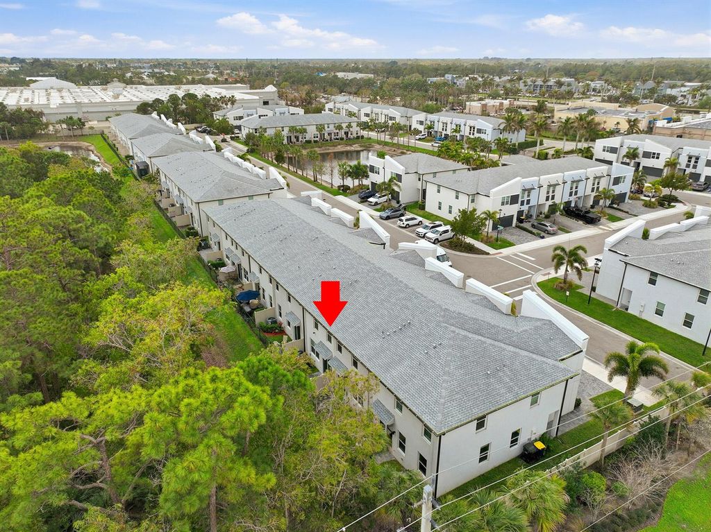 Image 37 of property listing at 3905 SE Mentmore Lane, Stuart, FL 34997
