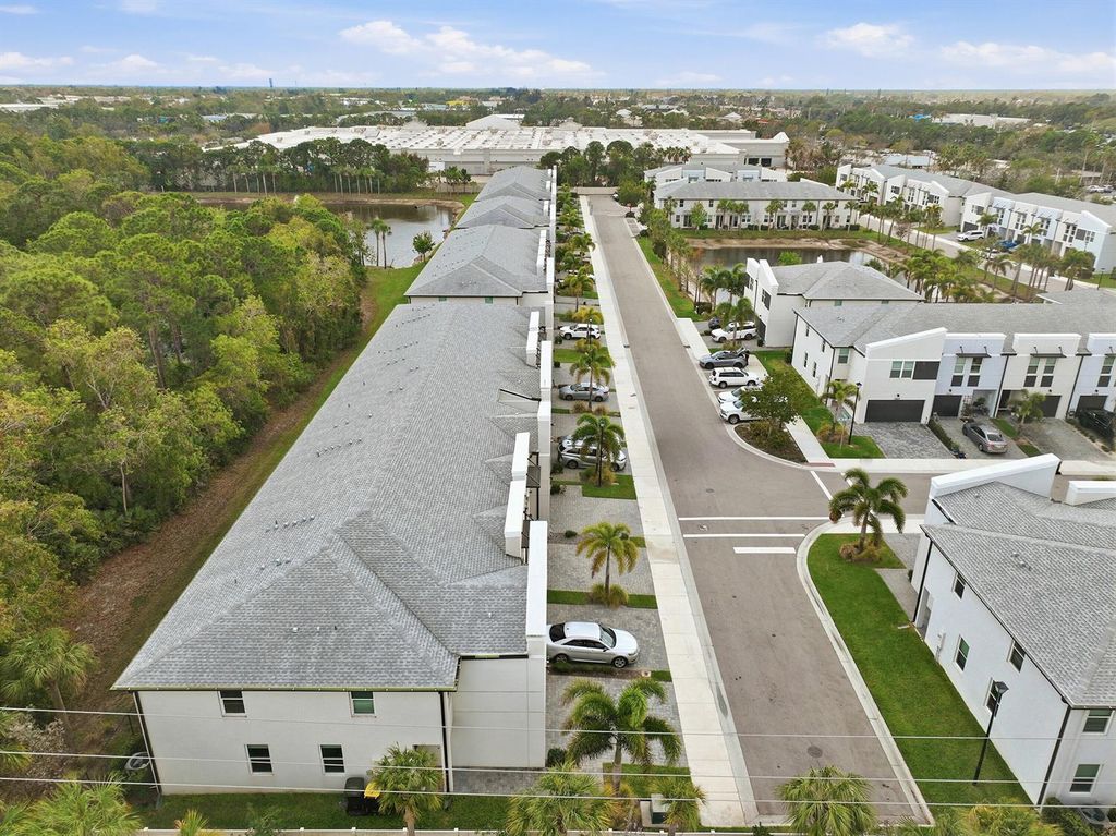Image 38 of property listing at 3905 SE Mentmore Lane, Stuart, FL 34997