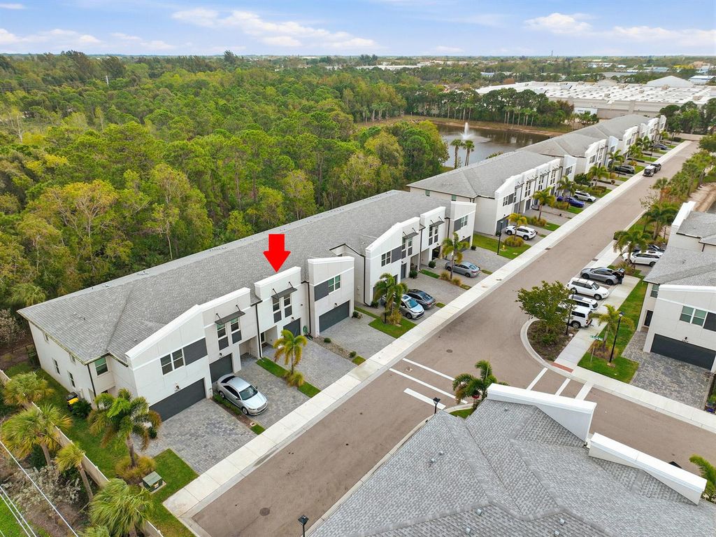 Image 39 of property listing at 3905 SE Mentmore Lane, Stuart, FL 34997