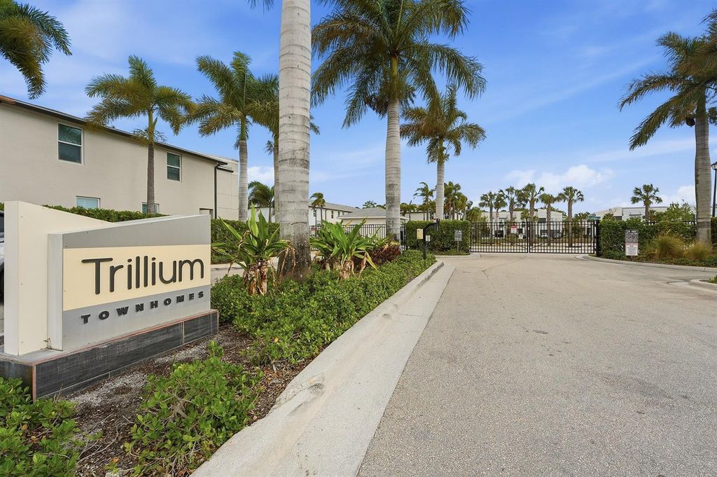Image 41 of property listing at 3905 SE Mentmore Lane, Stuart, FL 34997