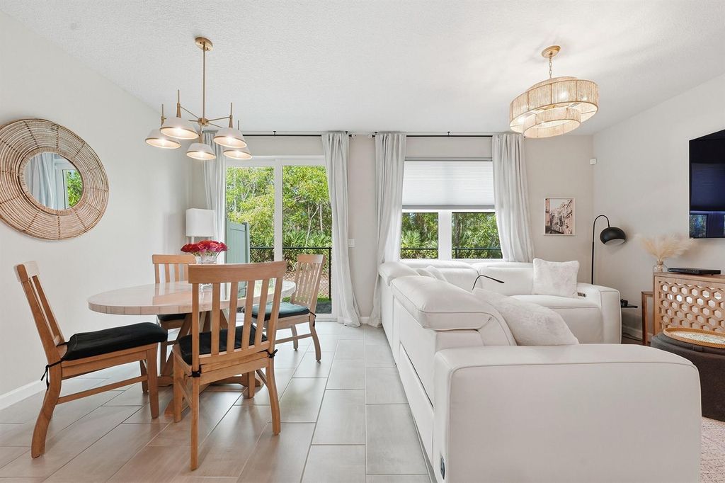 Image 6 of property listing at 3905 SE Mentmore Lane, Stuart, FL 34997