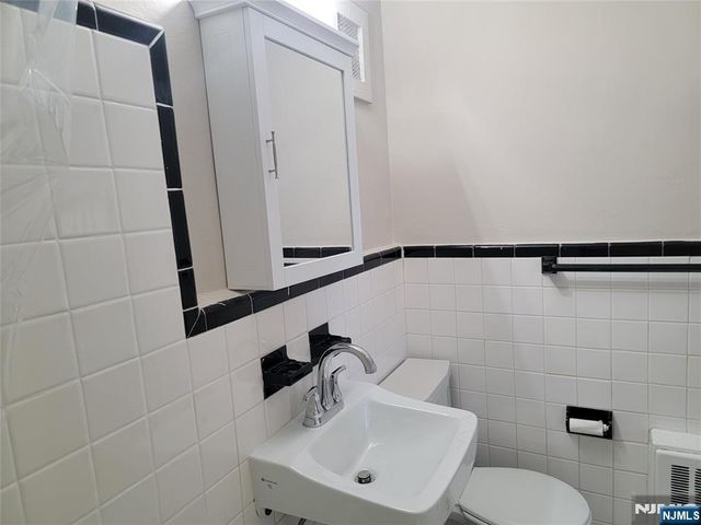 68 Magnolia 6, Hillsdale, NJ 07642