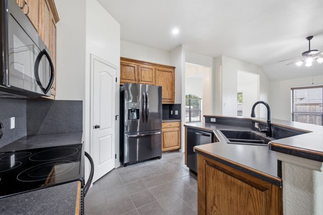 9101 Autumn Falls Drive, Fort Worth, TX 76118