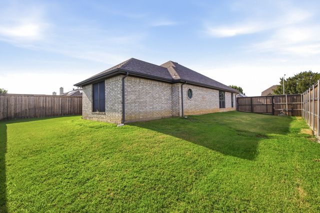 9101 Autumn Falls Drive, Fort Worth, TX 76118