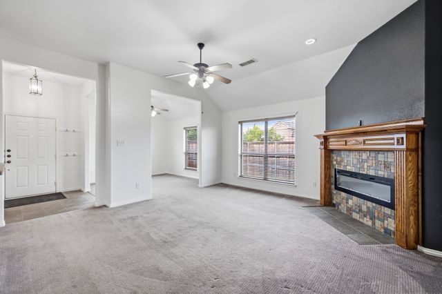 9101 Autumn Falls Drive, Fort Worth, TX 76118