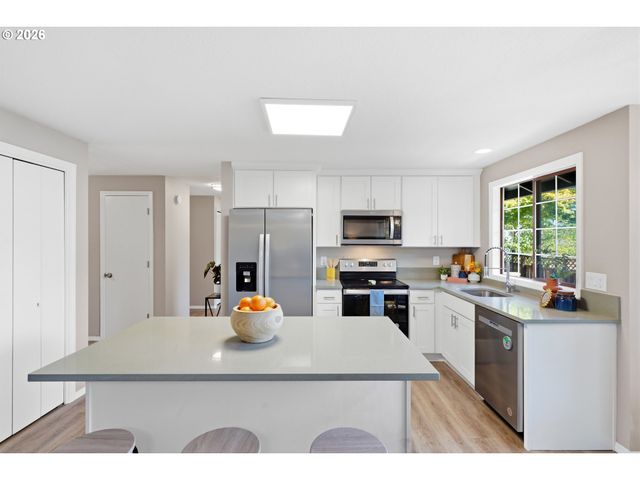 20168 Sw TILLAMOOK Ct, Tualatin, OR 97062
