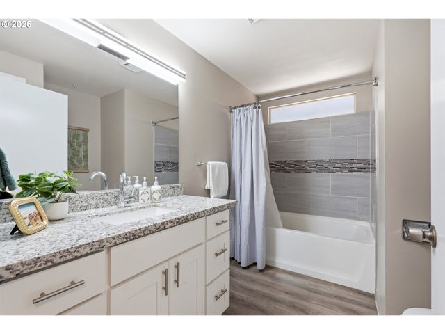 20168 Sw TILLAMOOK Ct, Tualatin, OR 97062