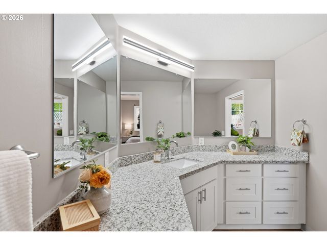 20168 Sw TILLAMOOK Ct, Tualatin, OR 97062