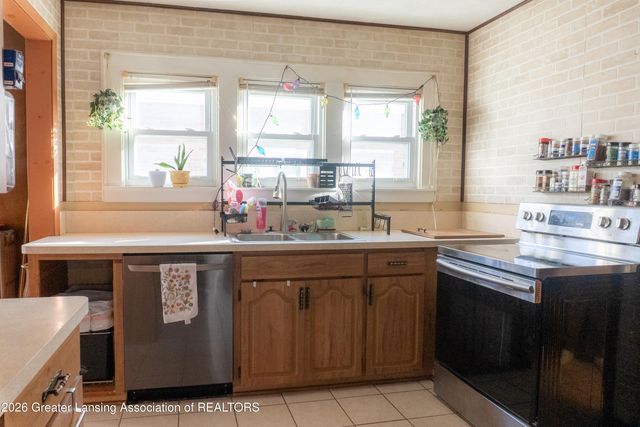 908 N Walnut Street, Lansing, MI 48906