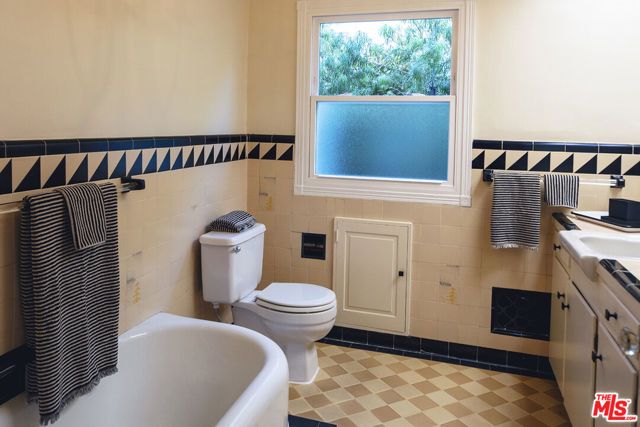 3258 Castera Avenue, Glendale, CA 91208