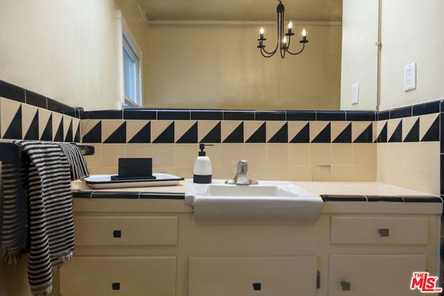 3258 Castera Avenue, Glendale, CA 91208