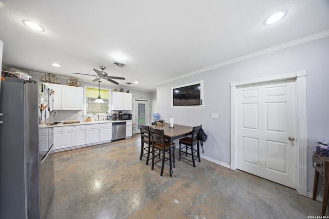 14090 Ted Williams Rd, Atascosa, TX 78002