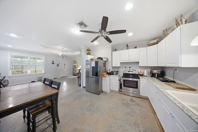 14090 Ted Williams Rd, Atascosa, TX 78002